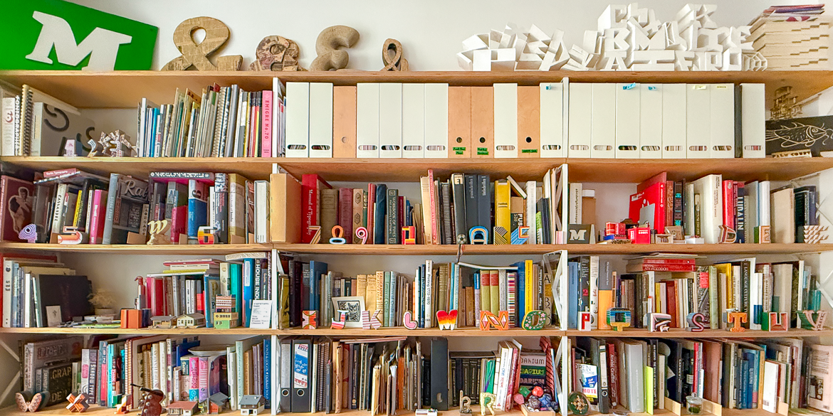 mota-italic-bookshelves